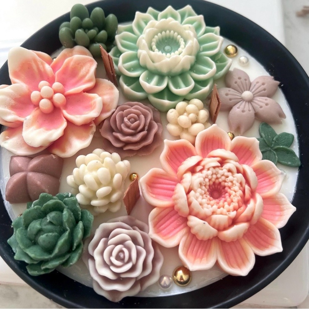 Rose Gold Floral Decorative Candle (Seaside Plumeria Scent)